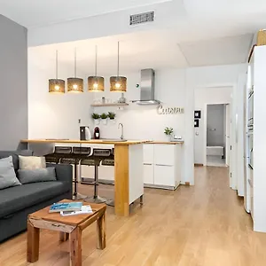  Apartment Trinidad Con Parking By Dossan